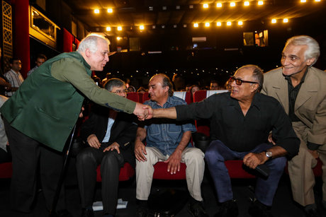 افتتاح سینما «تک» با گله‌ی سینایی و حضور کیارستمی 